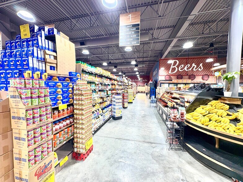 More Photos Of 96 Grove St, Waterbury Supermarket For Sale
