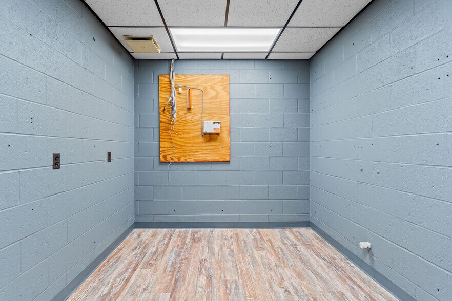 More Photos Of 63 Barlow Rd, Binghamton Distribution For Lease