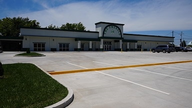 More Photos Of 2631 Highway 41A Byp, Clarksville Department Store For Lease