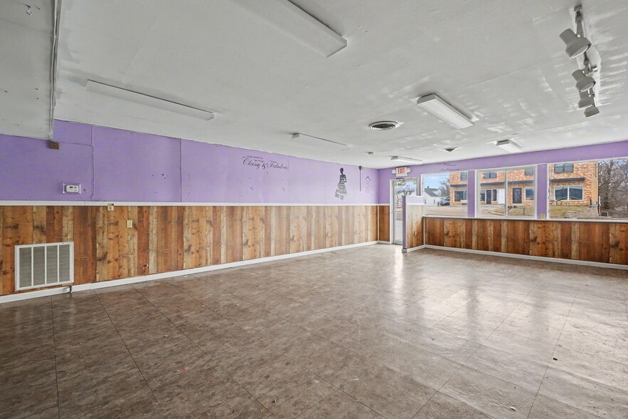 More Photos Of 9420-9424 MO-100, New Haven General Retail For Sale