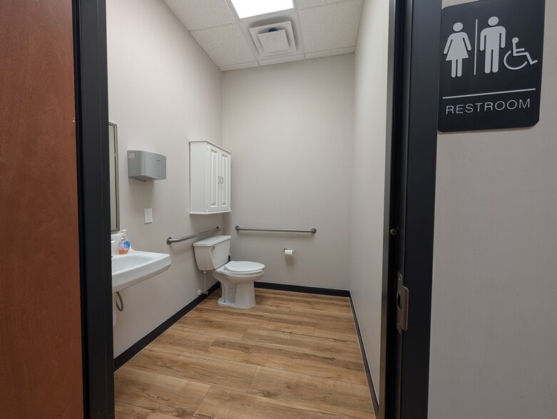 More Photos Of 12276 San Jose Blvd, Jacksonville Medical For Lease