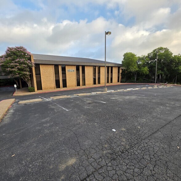More Photos Of 1524 S Interstate 35 S, Austin Office For Lease