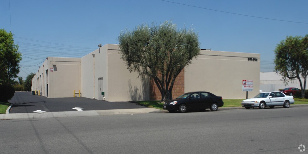 More Photos Of 15717-15733 Texaco Ave, Paramount Warehouse For Lease