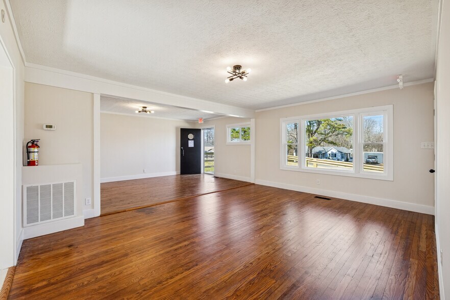 More Photos Of 319 Highway 76, White House Office For Lease