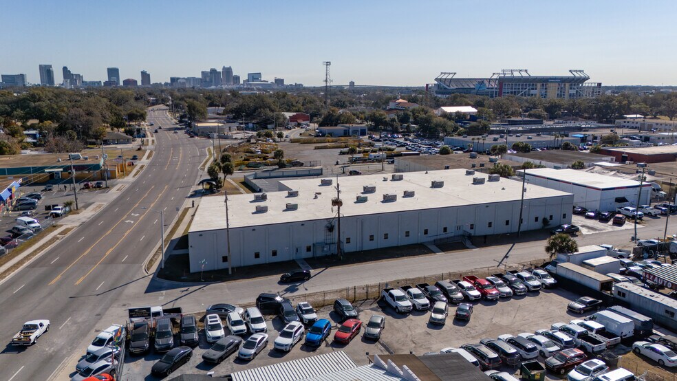 More Photos Of 2140 W Washington St, Orlando Distribution For Lease