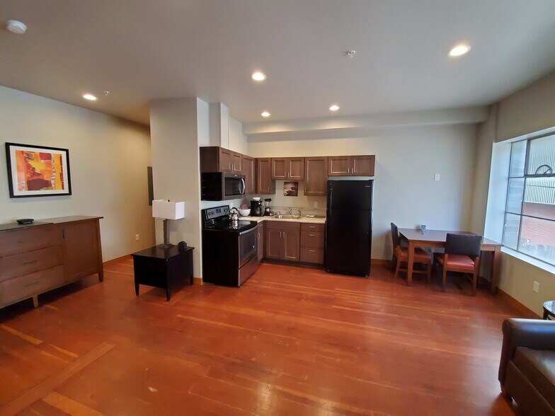 More Photos Of 515 E Yakima Ave, Yakima General Retail For Sale