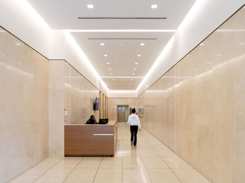 More Photos Of 1995 Broadway, New York Office For Lease