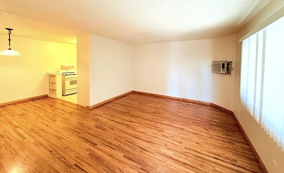 More Photos Of 12325 Riverside Dr, Valley Village Apartments For Sale