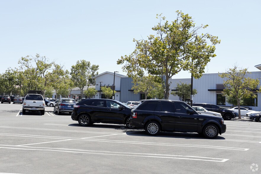 More Photos Of 1724-1772 Avenida De Los Arboles, Thousand Oaks Unknown For Lease