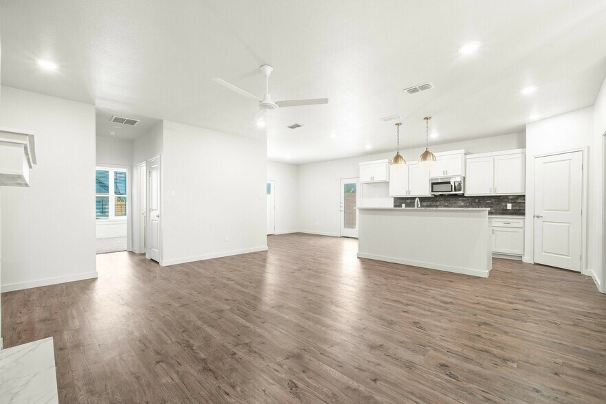 More Photos Of 10911 Albany Ave, Lubbock Specialty For Sale