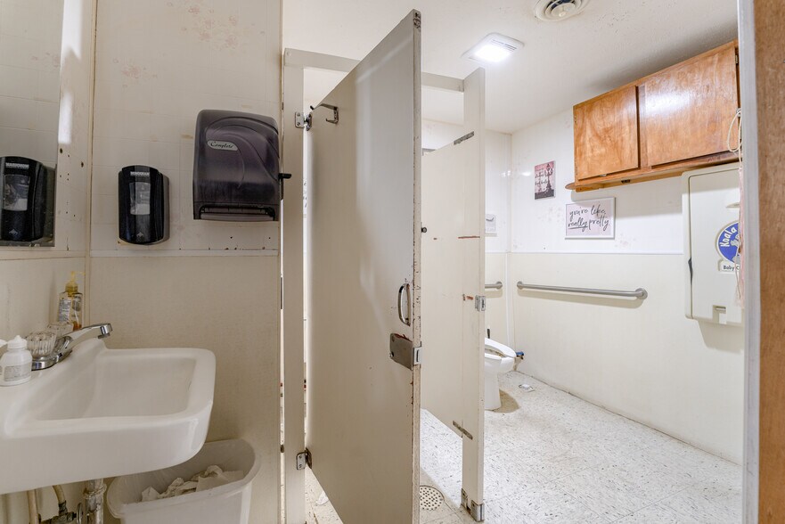 More Photos Of 644 Main St, North Bend Restaurant For Sale