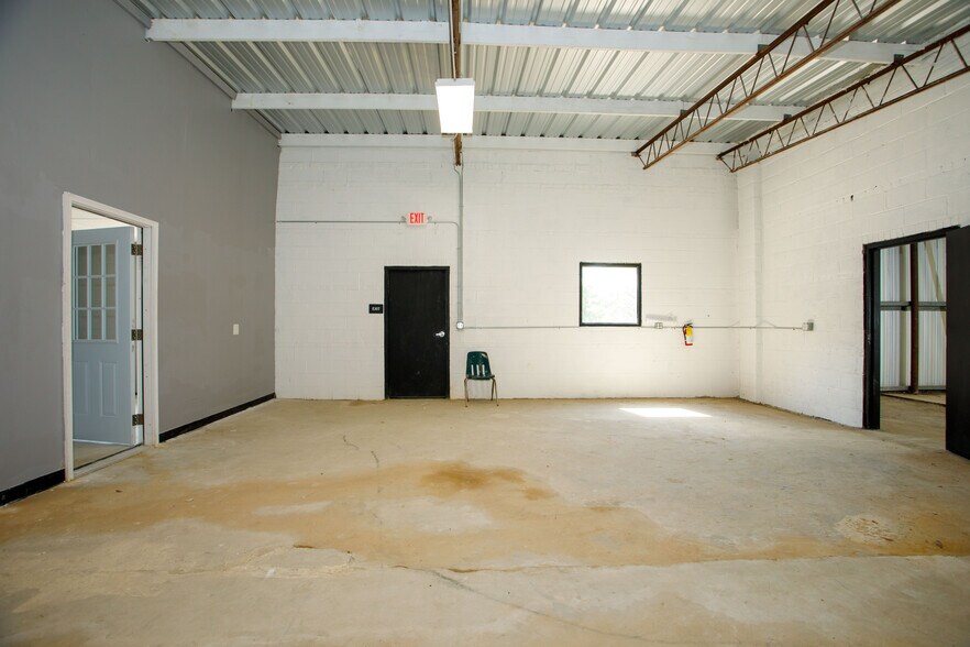 More Photos Of 465 Concord St, Macon-Bibb Service For Lease