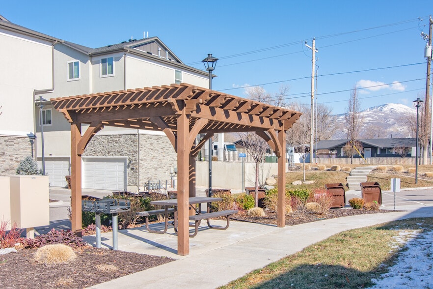 More Photos Of 1492 S 800 W, Woods Cross Office For Lease