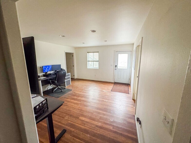 More Photos Of 2226 124th T Ave NW, Watford City Warehouse For Sale