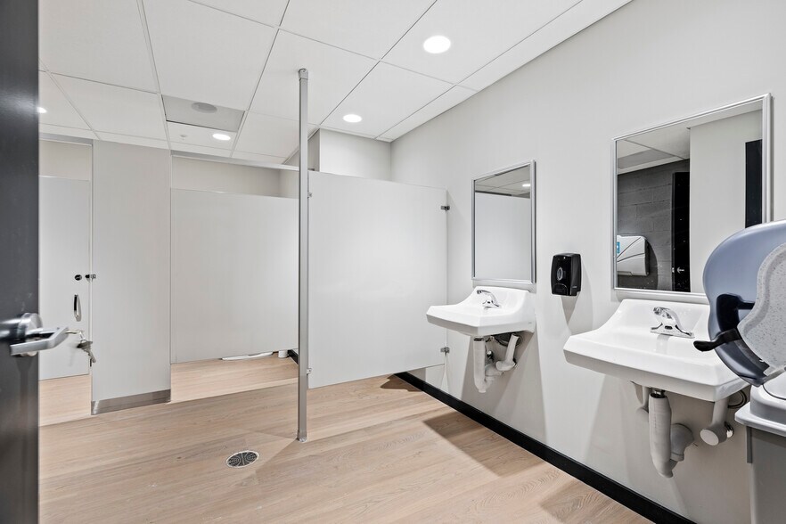 More Photos Of 939 10th St, Modesto Storefront Retail Office For Lease