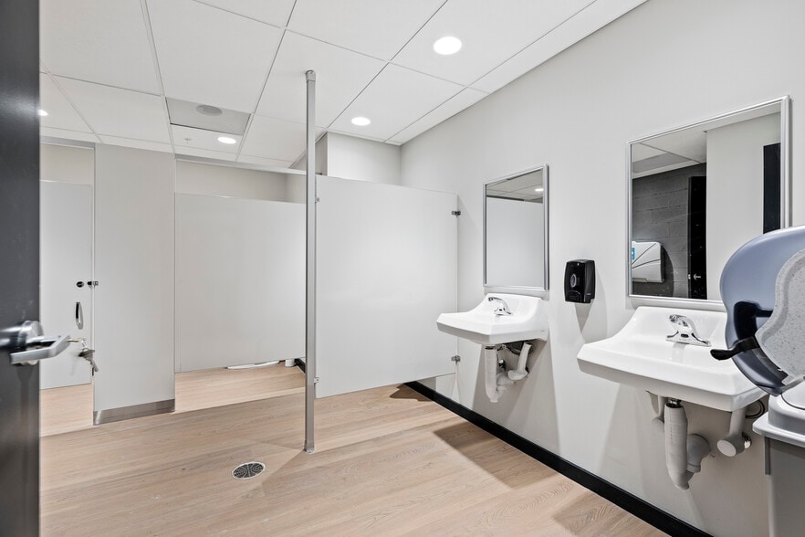 More Photos Of 939 10th St, Modesto Storefront Retail Office For Lease