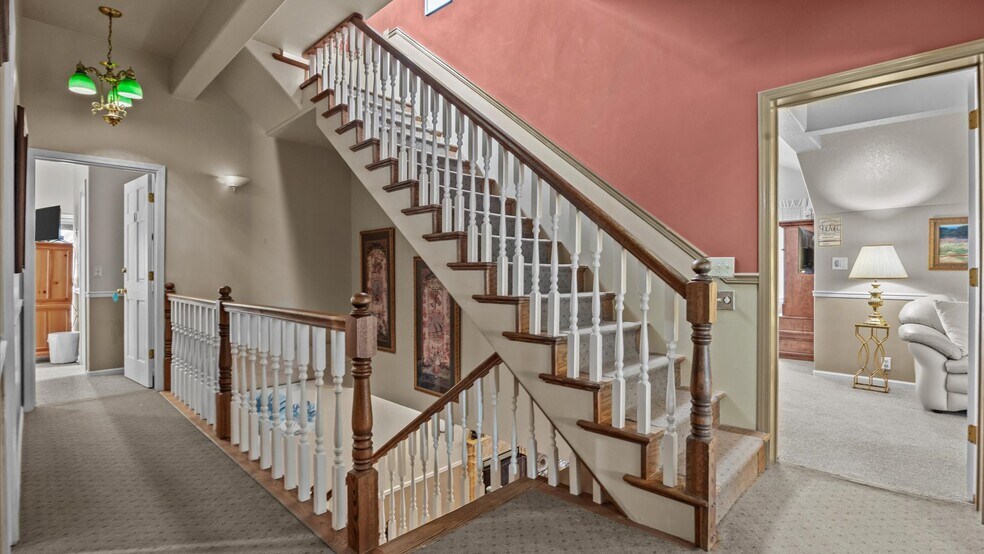 More Photos Of 118 6TH Ave, Ouray Hotel For Sale