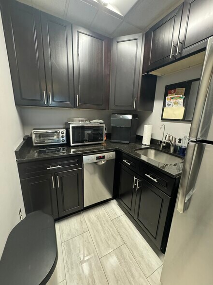 More Photos Of 190 Russell St, Hadley Medical For Lease