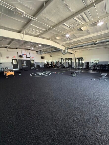 More Photos Of 5830 Star Ln, Houston Light Distribution For Lease