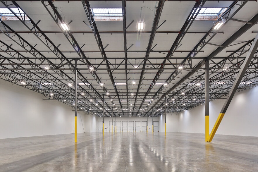 More Photos Of 13943 Balboa Blvd, Sylmar Warehouse For Lease