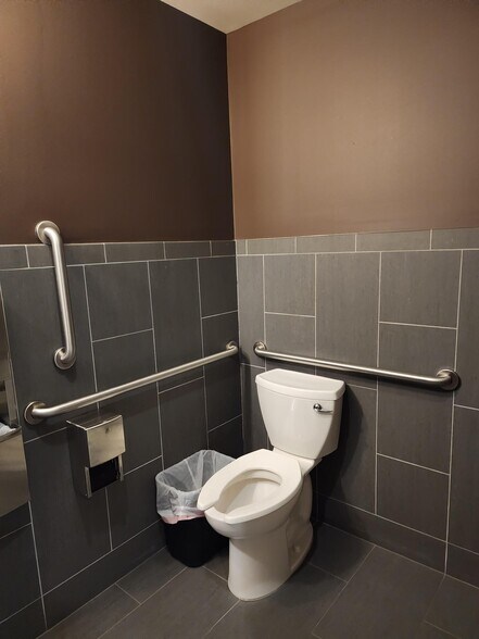 More Photos Of 1930 S Federal Blvd, Denver Medical For Sale