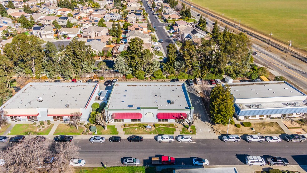 More Photos Of 27 Commerce Pl, Vacaville Warehouse For Lease