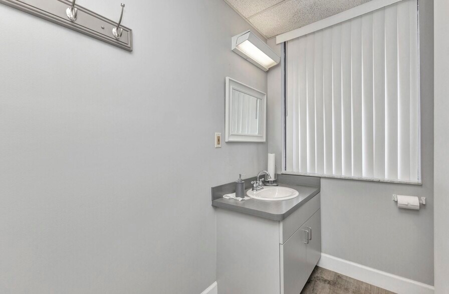More Photos Of 2525 Harbor Blvd, Port Charlotte Medical For Sale