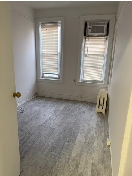 More Photos Of 1833 E 7th St, Brooklyn Storefront Retail Residential For Lease