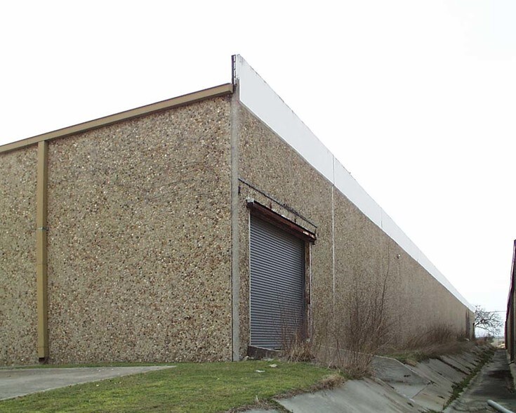 More Photos Of 1905 110th St, Grand Prairie Distribution For Lease