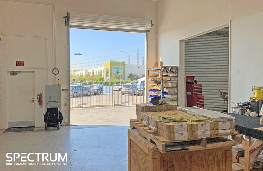 More Photos Of 25133 Avenue Tibbitts, Valencia Warehouse For Lease
