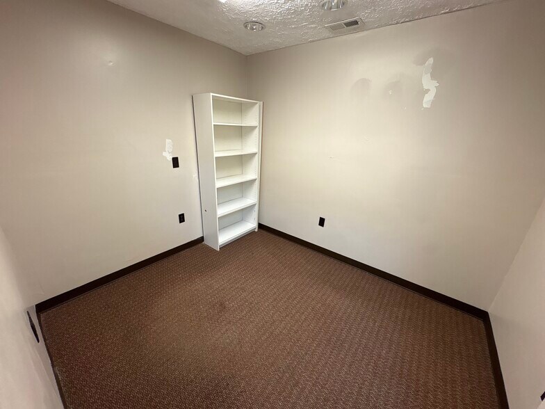 More Photos Of 703 Widewater Dr, Lafayette Warehouse For Lease