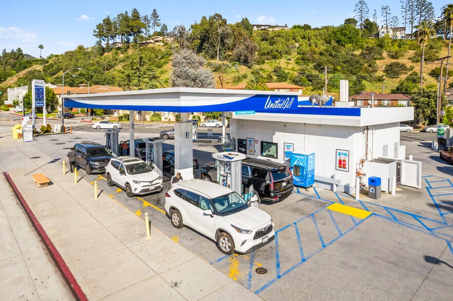 Primary Photo Of 1118 N Glendale Ave, Glendale Service Station For Sale