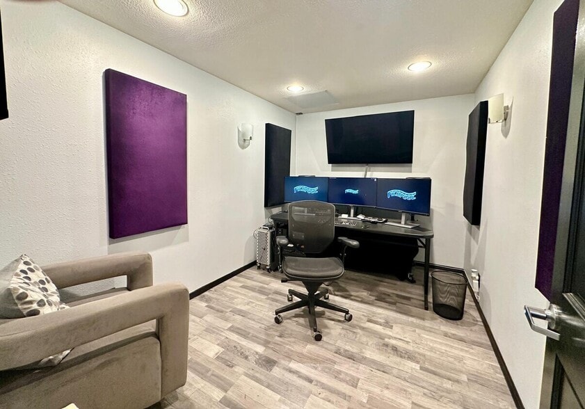 More Photos Of 1112 W Magnolia Blvd, Burbank Storefront For Lease