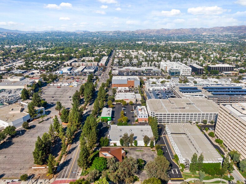 More Photos Of 21725 Erwin St, Woodland Hills Storefront Retail Office For Sale