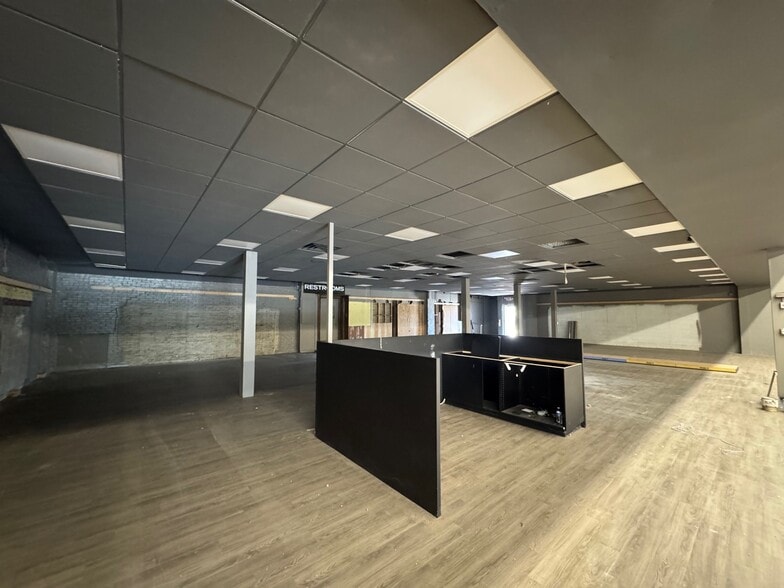 More Photos Of 50 Southeast Ave, Tallmadge Freestanding For Sale