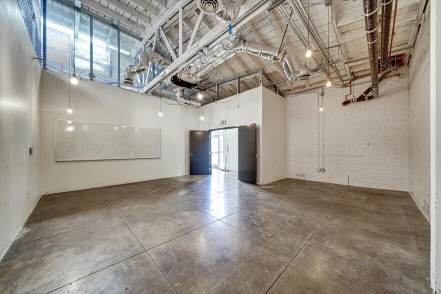 More Photos Of 1305 N Catalina St, Los Angeles Loft Creative Space For Lease