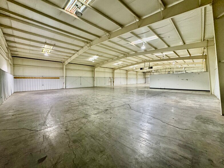 More Photos Of 3123 Cedar Park, Greensboro Warehouse For Lease