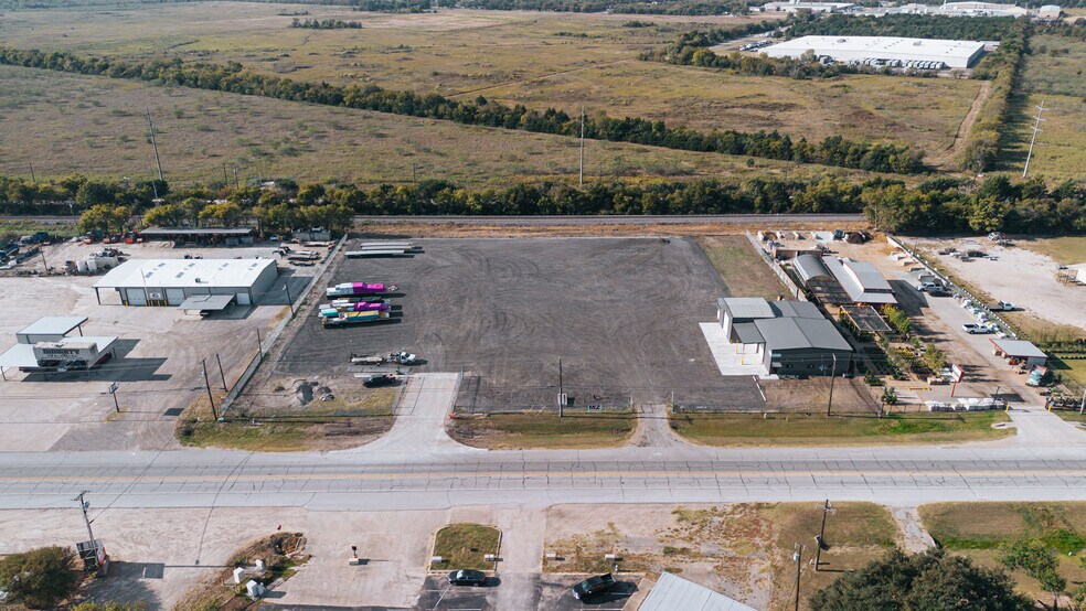 More Photos Of 2603 S Kaufman St, Ennis Industrial For Sale