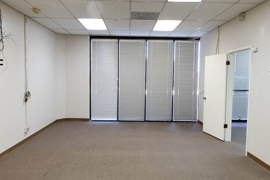 More Photos Of 1310-1314 Ross St, Petaluma Warehouse For Lease