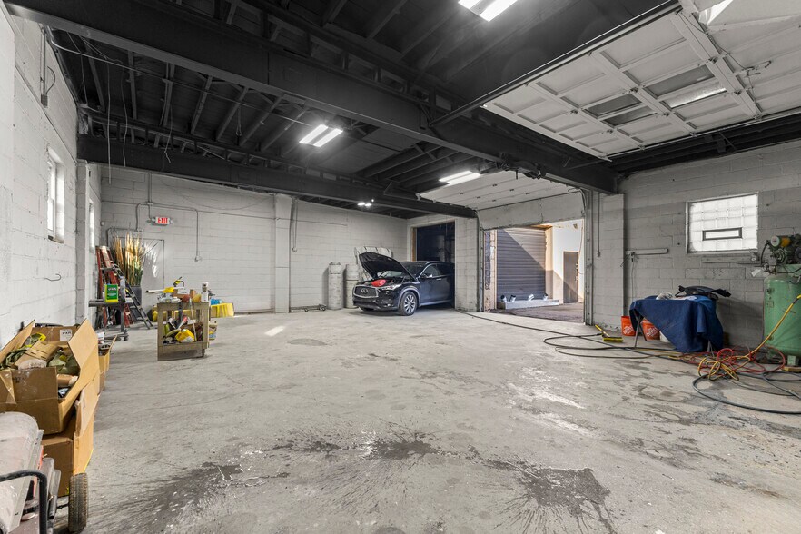 More Photos Of 5420 Oakman Blvd, Dearborn Warehouse For Sale