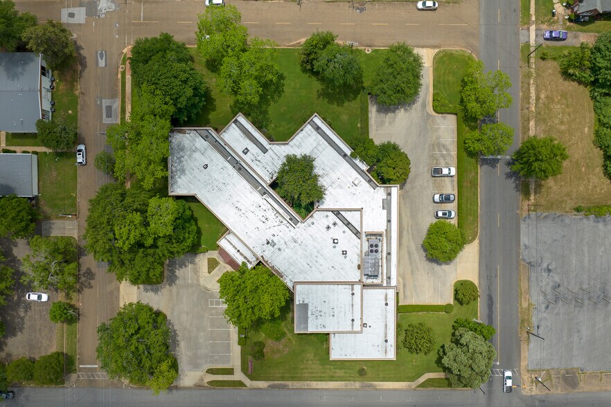 More Photos Of 400 W Houston St, Marshall Office For Sale