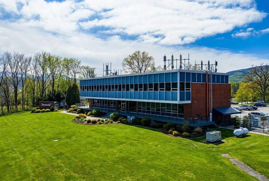 More Photos Of 70 Pleasant Hill Rd, New Windsor Township Office For Sale