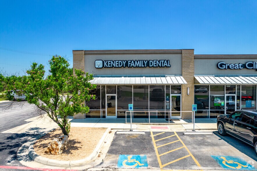 More Photos Of 131 Business Park Dr, Kenedy Storefront Retail Office For Lease