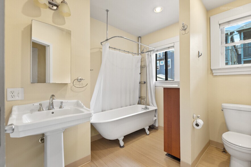 More Photos Of 2222 NW Irving St, Portland Apartments For Sale