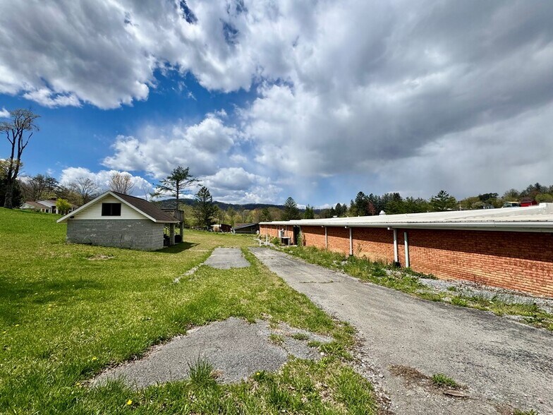 More Photos Of 868 State Route 3 and 12, Hinton Flex For Sale