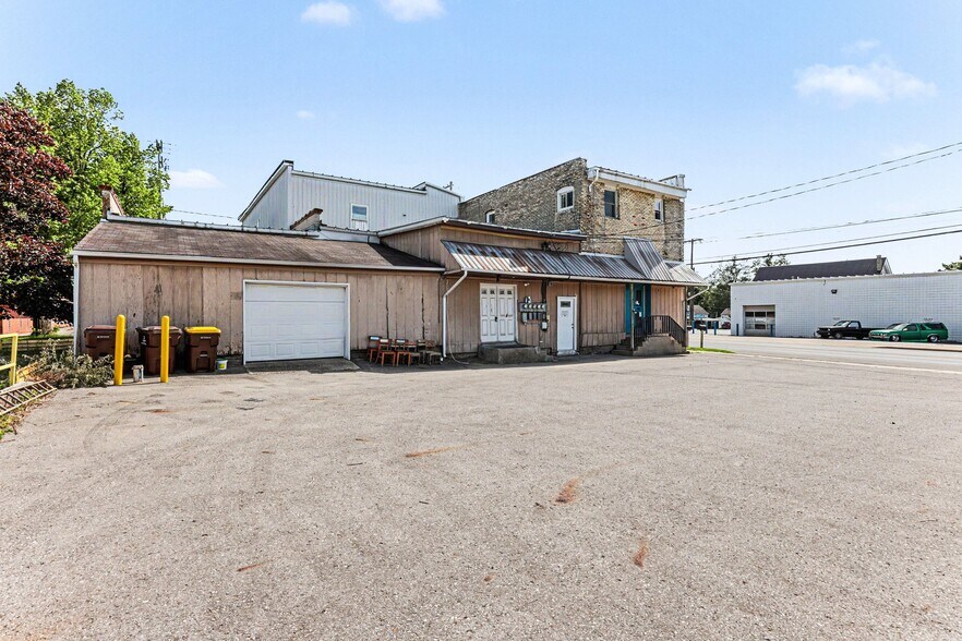 More Photos Of 7 E Muskegon St, Kent City Storefront Retail Residential For Lease