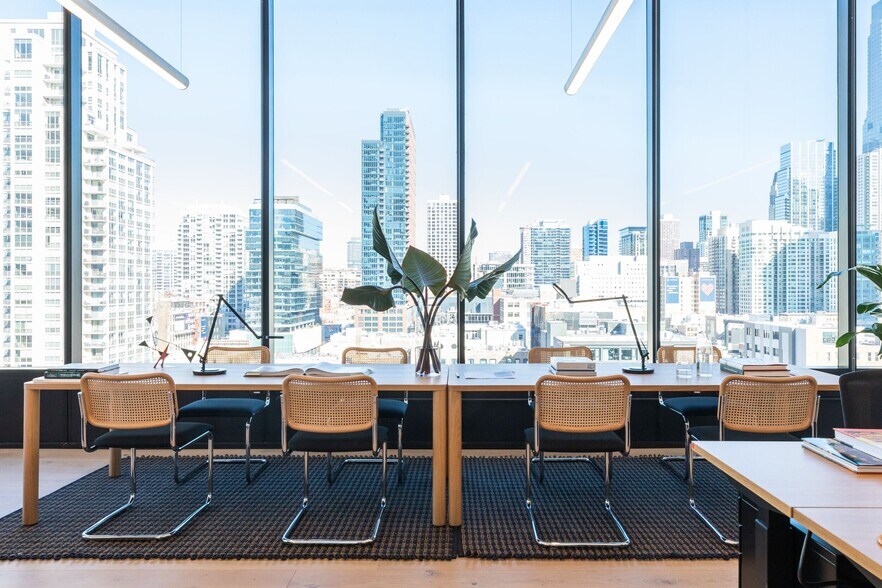 More Photos Of 448 N LaSalle Dr, Chicago Office For Lease
