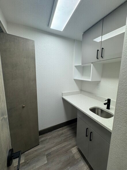 More Photos Of 301 Frontage Rd, Clermont Medical For Lease