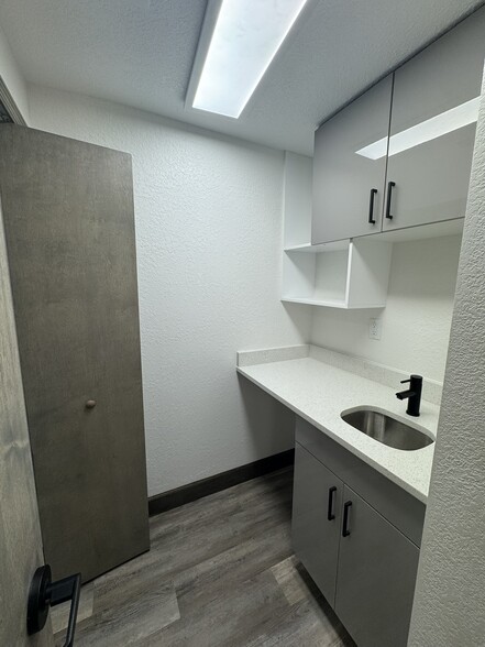 More Photos Of 301 Frontage Rd, Clermont Medical For Lease