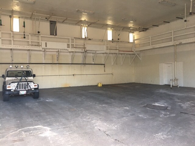 More Photos Of 3151 Waconda Rd NE, Gervais Warehouse For Lease